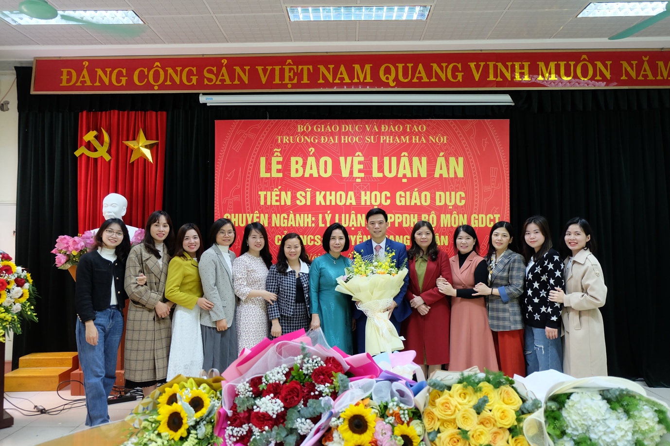 Lễ bảo vệ luận án tiến sĩ của giảng viên Nguyễn Quang Thuận