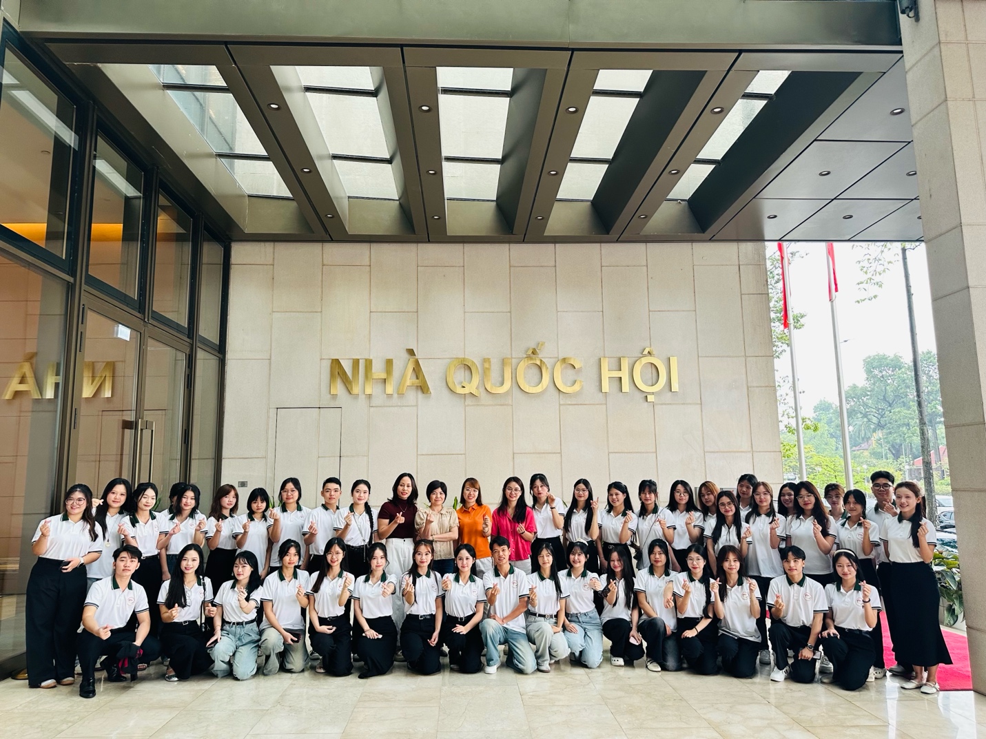 <b>Sinh viên K51 GDCD tham quan, học tập trải nghiệm tại Tòa nhà Quốc Hội và Làng văn hoá - Du lịch các Dân tộc Việt Nam</b>