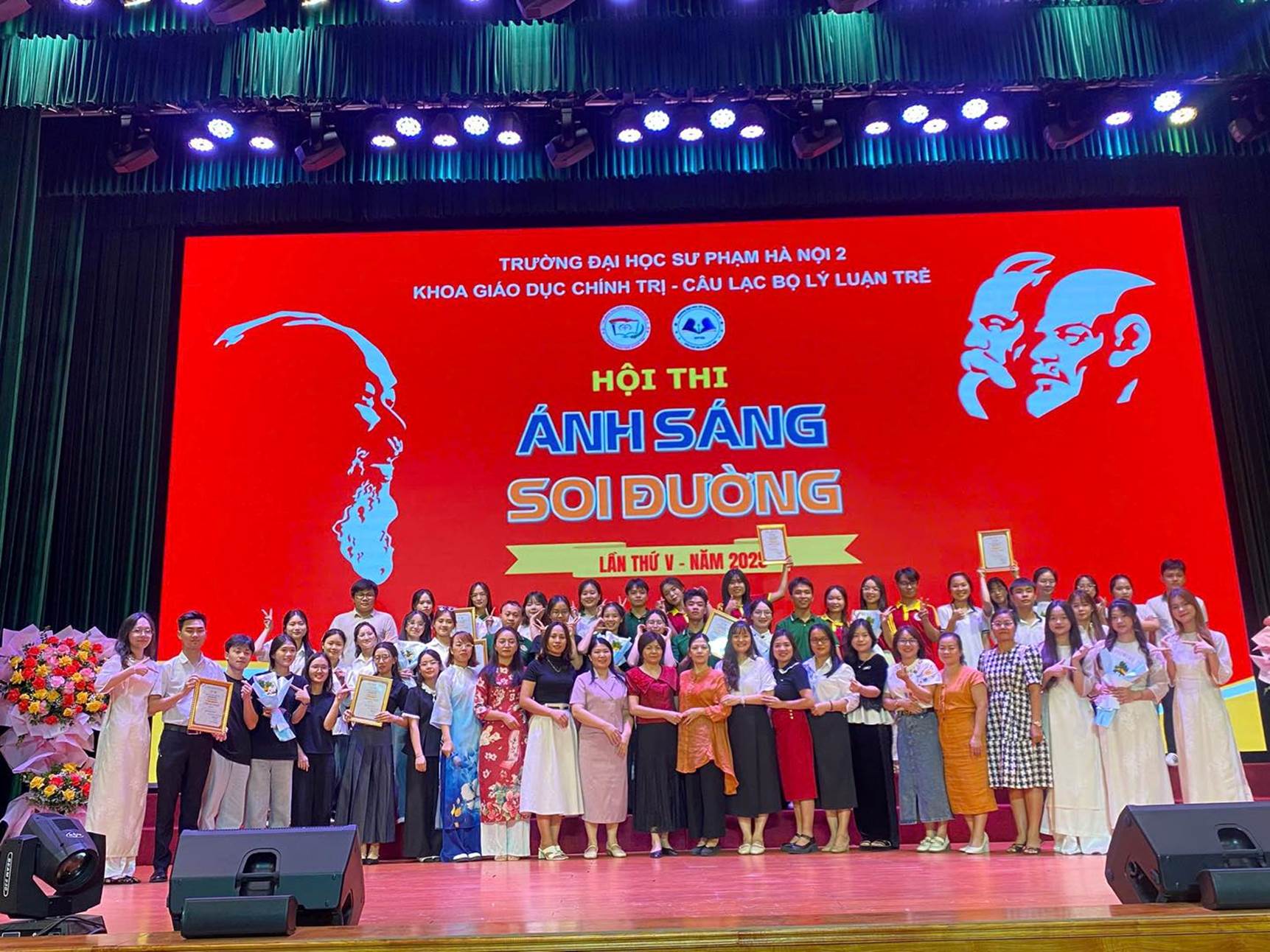 <b>Hội Thi “Ánh Sáng Soi Đường” Lần Thứ V- Dấu Ấn 05 Năm Lan Toả Tri Thức Của Đoàn Viên, Sinh Viên Trường Đại Học Sư Phạm Hà Nội 2 </b>
