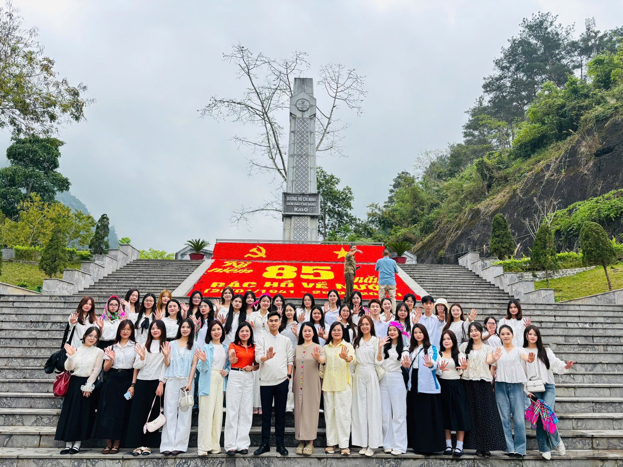 <b>Theo dấu chân Bác - Hành trình chạm vào lịch sử</b>