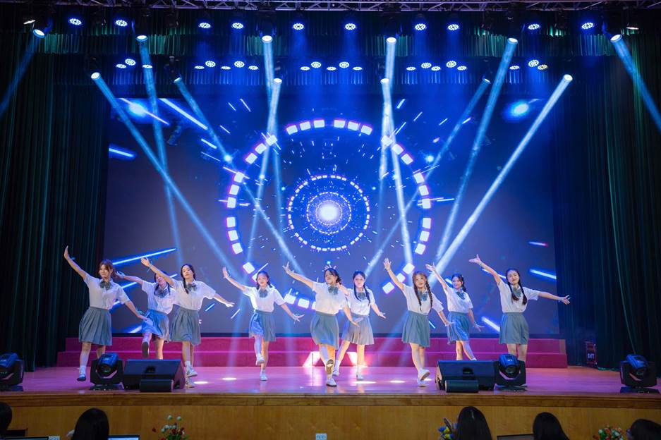 Ảnh có chứa giải trí, sân khấu, Nhà hát, buổi biểu diễn

Nội dung do AI tạo ra có thể không chính xác.