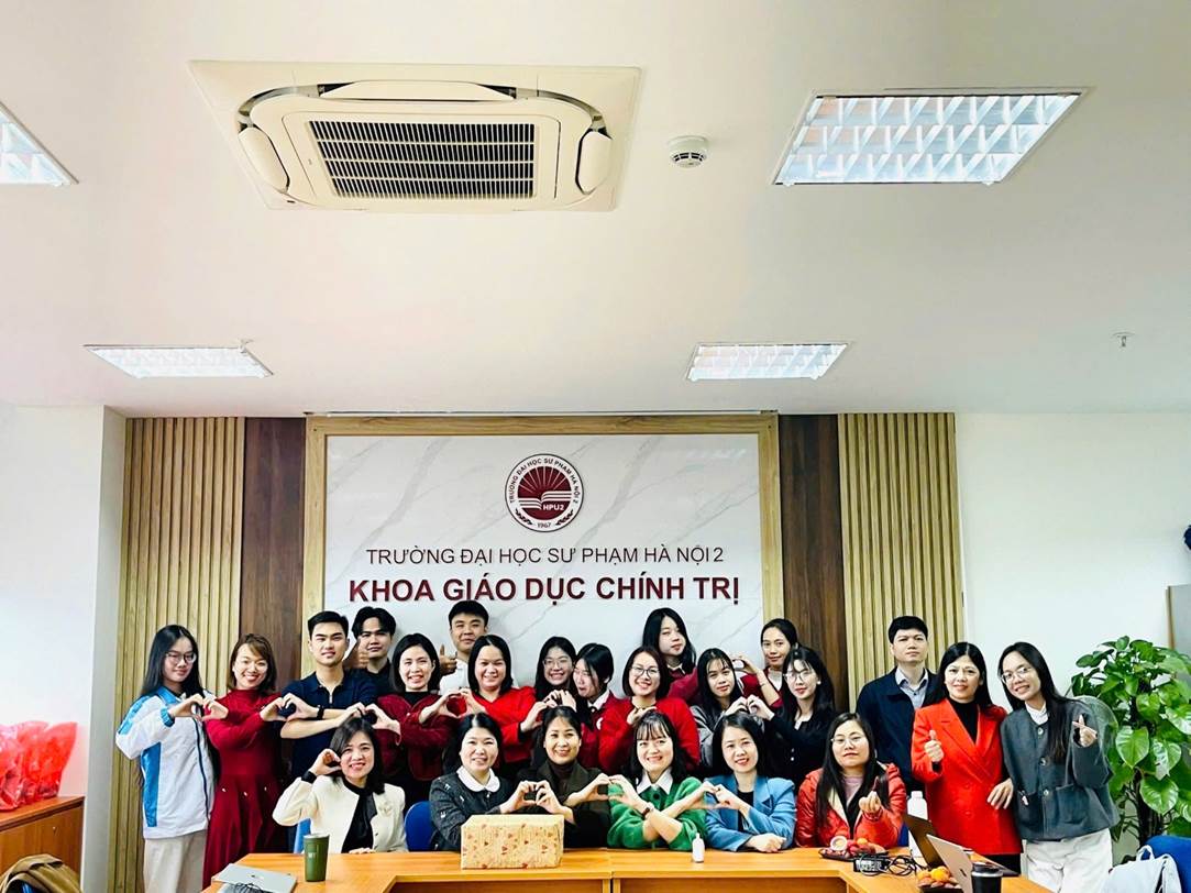 <b>Khoa Giáo Dục Chính Trị Tổ Chức Gặp Mặt Cuối Năm, Chúc Tết Thầy Cô Giáo Và Sinh Viên</b>