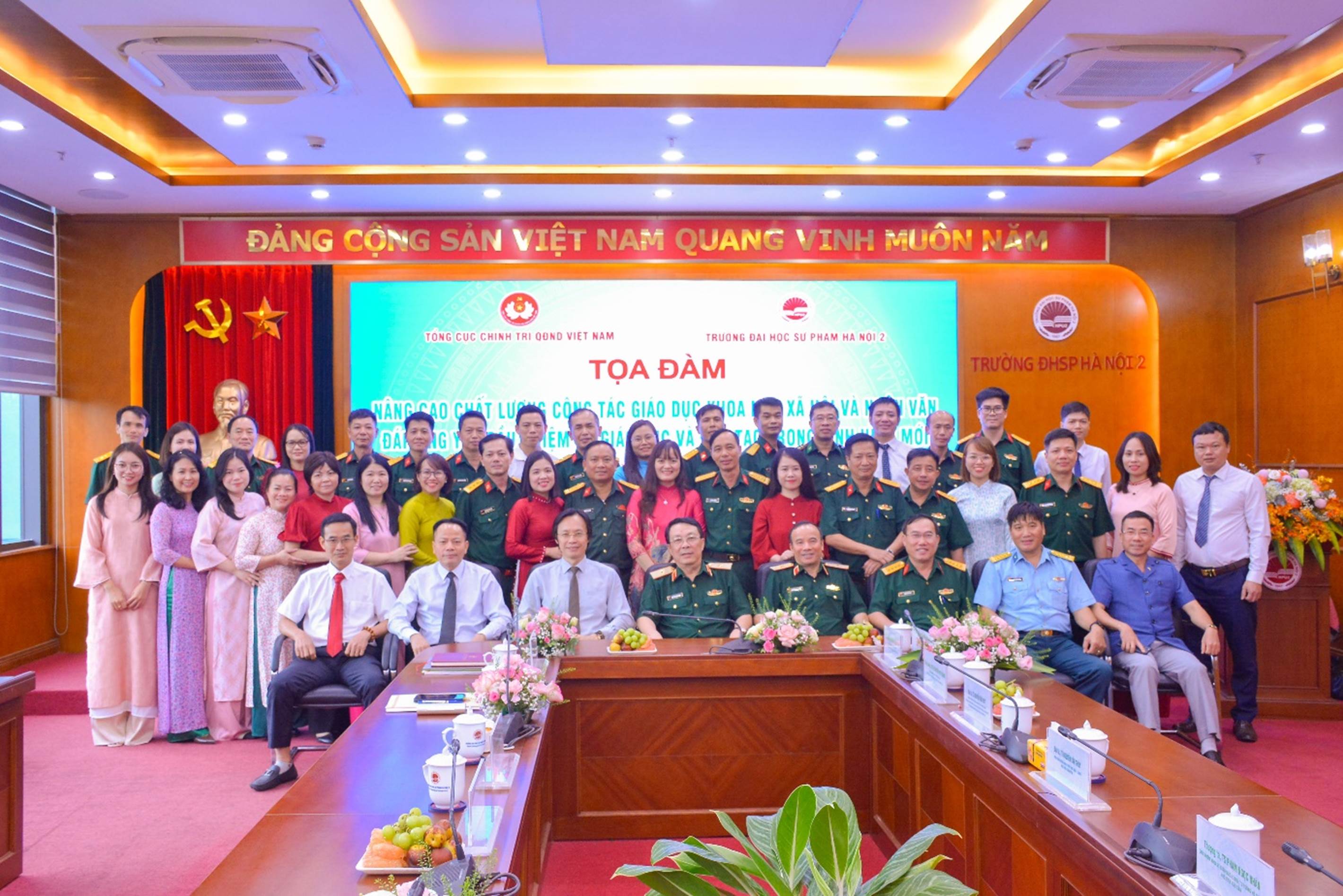 <b>TỌA ĐÀM KHOA HỌC “NÂNG CAO CHẤT LƯỢNG CÔNG TÁC GIÁO DỤC KHOA HỌC XÃ HỘI VÀ NHÂN VĂN ĐÁP ỨNG YÊU CẦU NHIỆM VỤ GIÁO DỤC VÀ ĐÀO TẠO TRONG TÌNH HÌNH MỚI”</b>