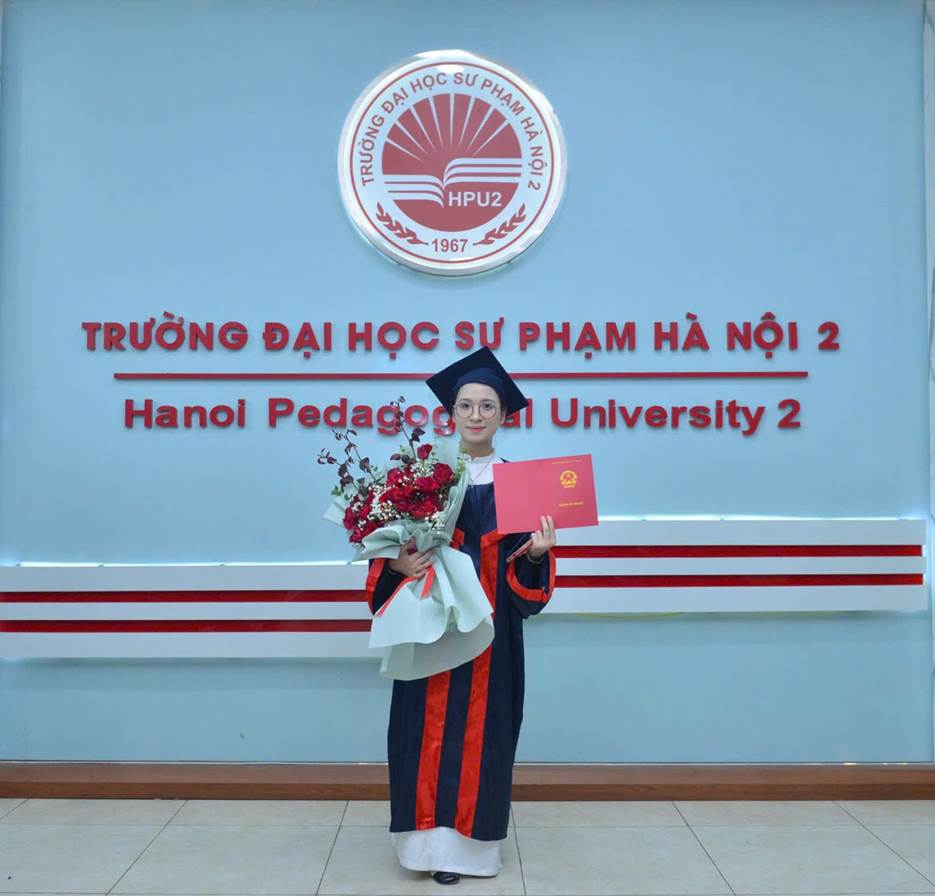 A person in a graduation gown holding a red certificate and flowers

AI-generated content may be incorrect.